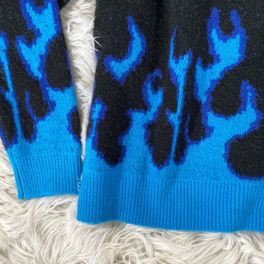 Shein • Soft and Oversized Blue Flame Sweater - Picture 3 of 7
